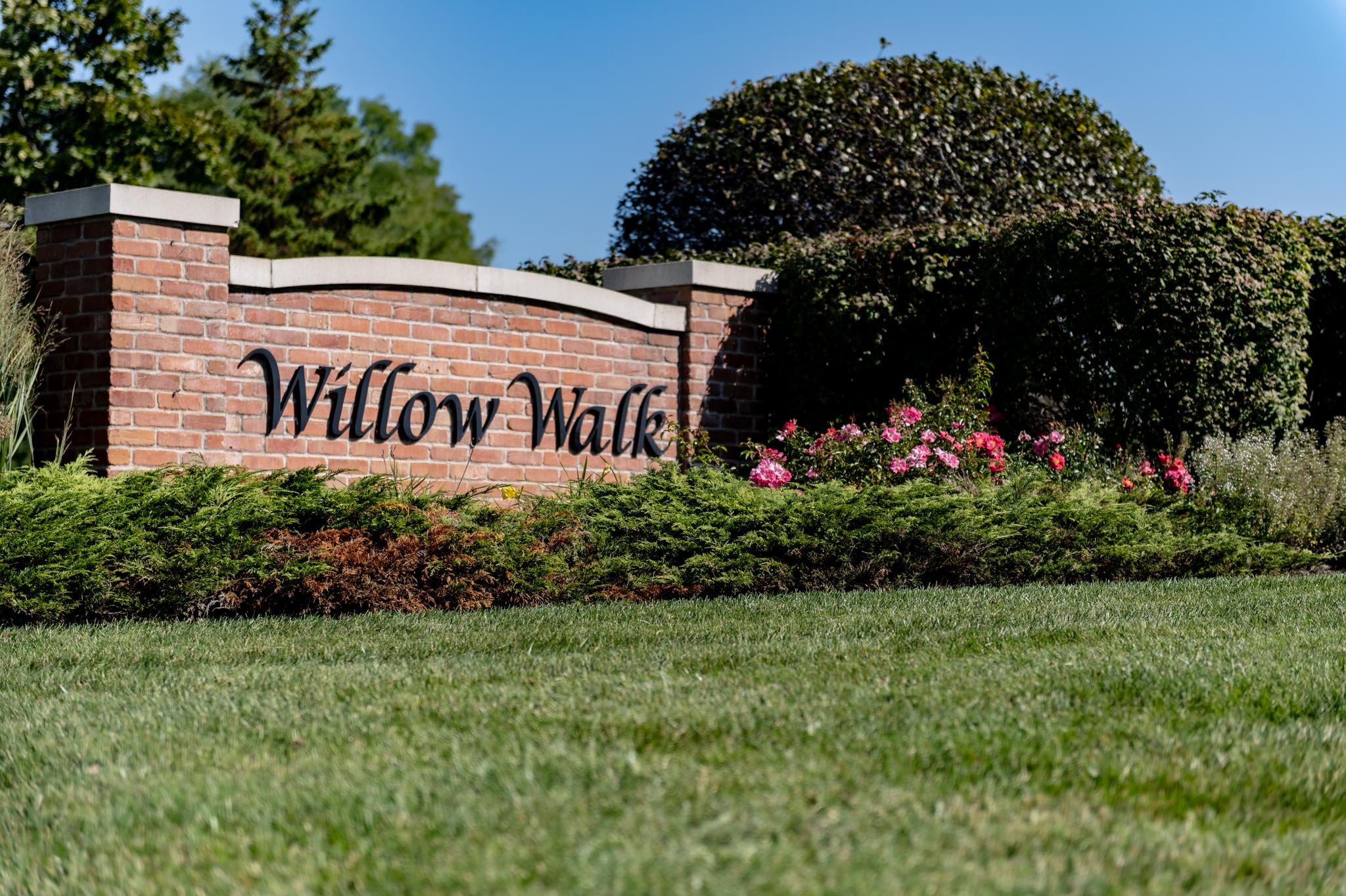 HOA, residential community, landscape maintenance and property care, flower bed and lawn